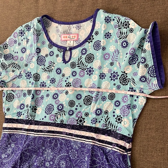 💰3 items for $25 🏷 Koi by Kathy Peterson Flower Pattern Scrub Top sz Small - Picture 8 of 9